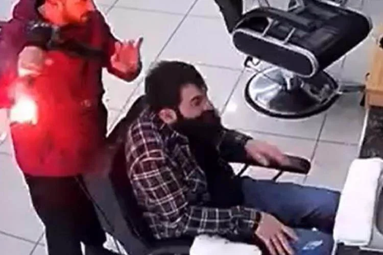 Beykoz'da kuaför, müşterisinin saçlarını kuruttuğu sırada fön makine bir anda