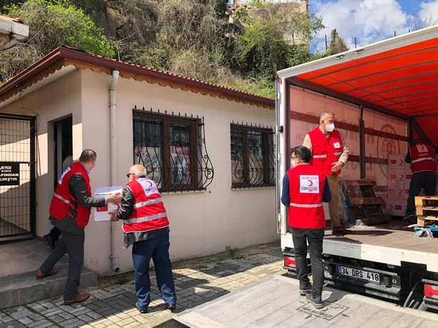 Mustafa Gürkan başkanlığındaki Kızılay Beykoz Şubesi, Ramazan ayı öncesinde ilçedeki