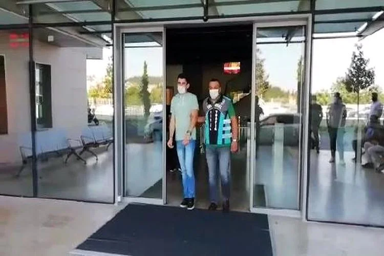 Beykoz'da oluşturdukları düğün konvoyunda seyir halindeyken trafiği tehlikeye düşüren sürücüler