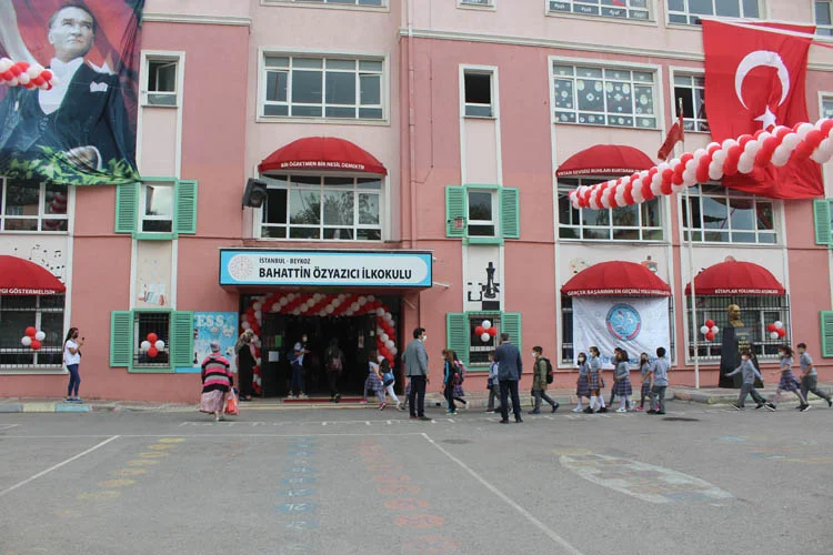Beykoz’da koronavirüs gölgesinde ilk ders zili çaldı 2 beykozokuldb1 Y