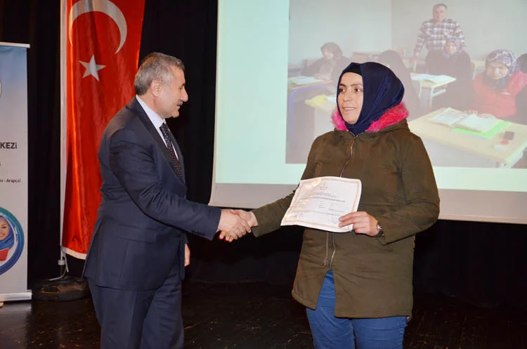 Cumhurbaşkanı Erdoğan tarafından başlatılan okuma yazma seferberliği kapsamında Beykoz'da Halk