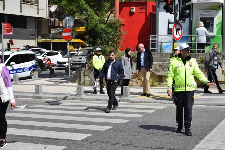 Beykoz Kaymakamı Esengül Korkmaz Çiçekli'nin de katılımıyla Kavacık'ta yaya güvenliği