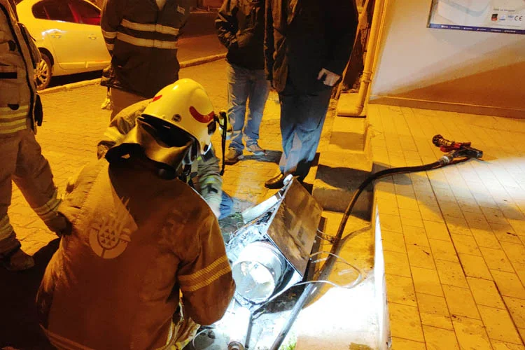 Beykoz Paşabahçe’deki bir iş yerinde akşam saatlerinde çıkan yangın itfaiye