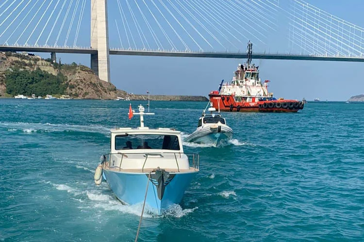 Kıyı Emniyeti Genel Müdürlüğüne bağlı ekipler, Beykoz Poyrazköy açıklarında sürüklenen