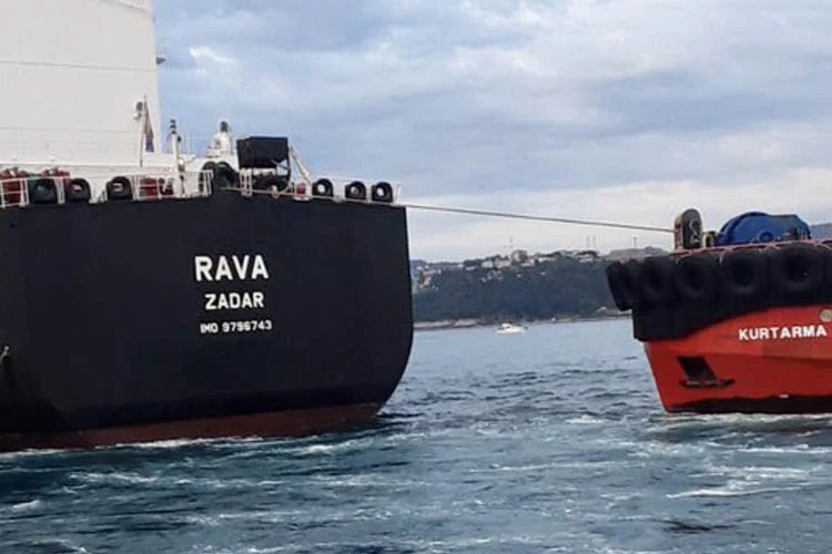 Beykoz önlerinde seyrini gerçekleştirirken makine arızası yapan RAVA isimli ham