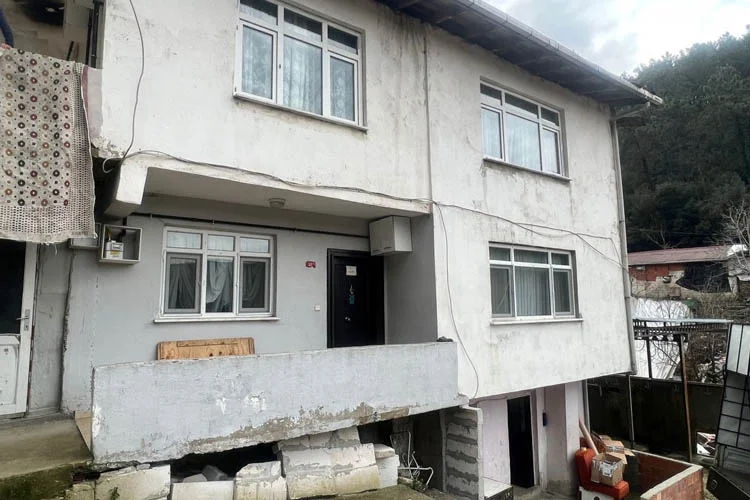 Beykoz Yenimahalle'deki sahte içki imalathanesine yapılan baskınla 2 kişi gözaltına