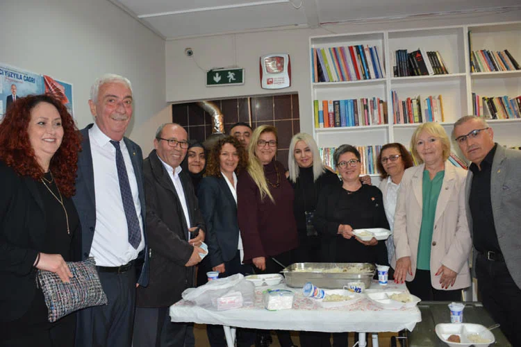 Beykoz'un iki siyasi partisi CHP ve Saadet Partisi, teşkilatlarıyla bayramın