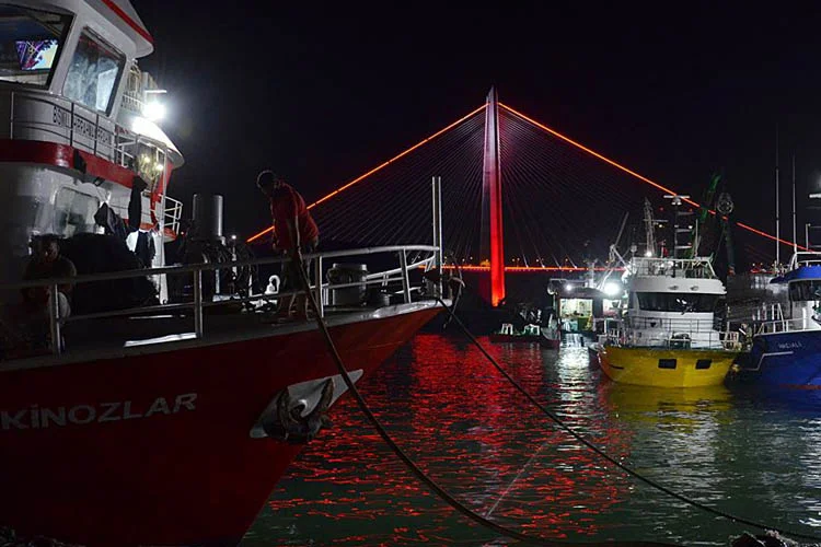 Aylardır süren av yasağının kalkmasının ardından balıkçılar Beykoz Poyrazköy’de düzenlenen