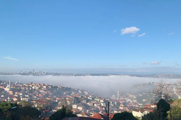 Beykoz, haftanın ikinci gününde sisli bir sabaha uyandı. Görüş mesafesini