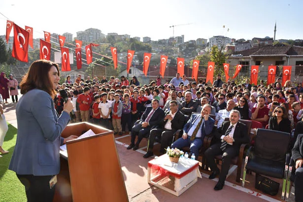 Novartis İlaç'ın katkılarıyla Beykoz Soğuksu İlkokulu'nda Küçük Mucizeler kütüphanesi açıldı.