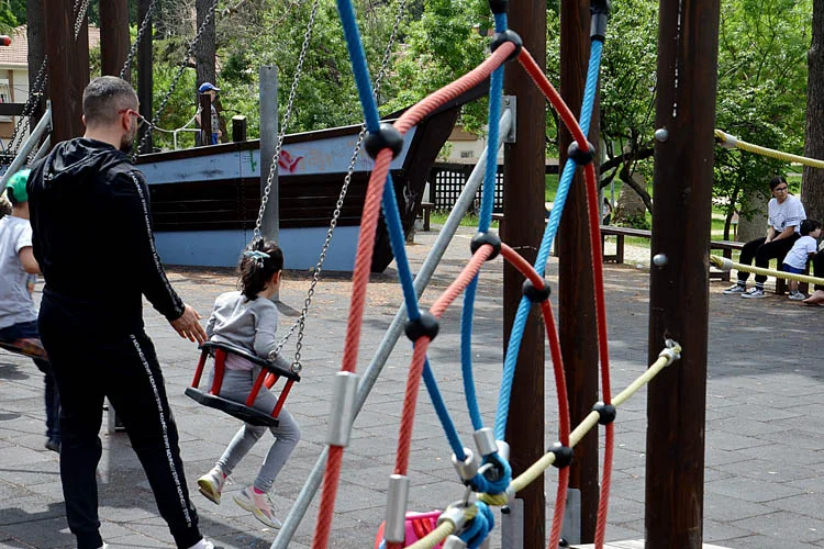 Koronavirüs tedbirleri kapsamında çarşamba günleri saat 11.00-15.00 saatleri arasında sokağa