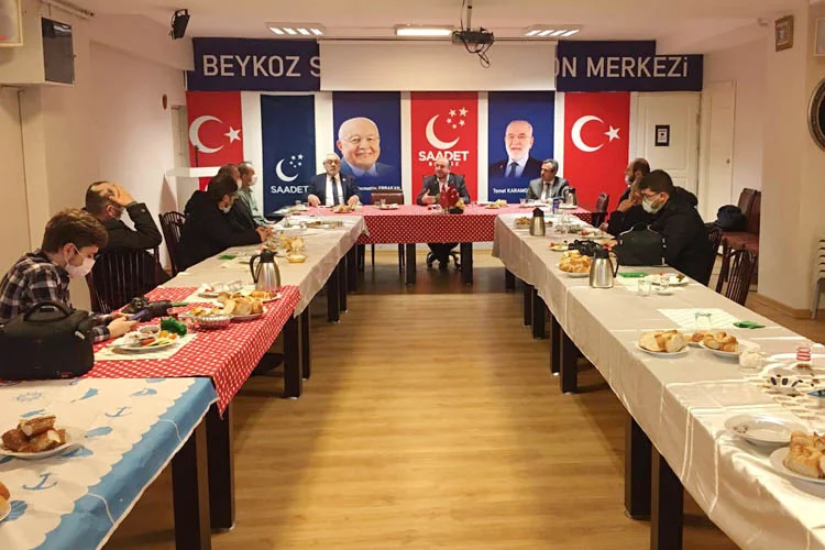 Saadet Partisi Beykoz İlçe Başkanı Muammer Koç'un düzenlediği sabah kahvaltısında