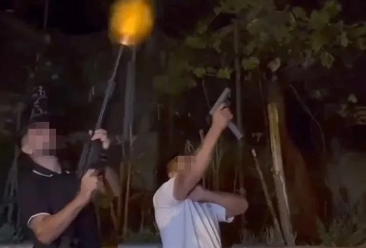 Beykoz'da uzun namlulu silahlarla asker uğurlaması yapıldı. O anlar cep