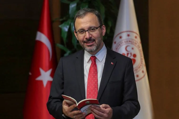 Gençlik ve Spor Bakanı Mehmet Muharrem Kasapoğlu, Hentbol Süper Kupa'yı