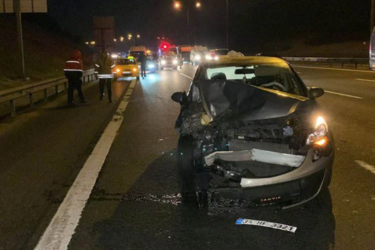 Beykoz Kavacık’ta direksiyonda uyuyan otomobilin sürücüsü önünde seyreden lüks otomobile