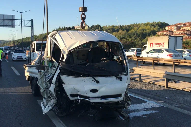 TEM Otoyolu Beykoz Kavacık sapağında, Ankara yönüne seyreden eşya yüklü
