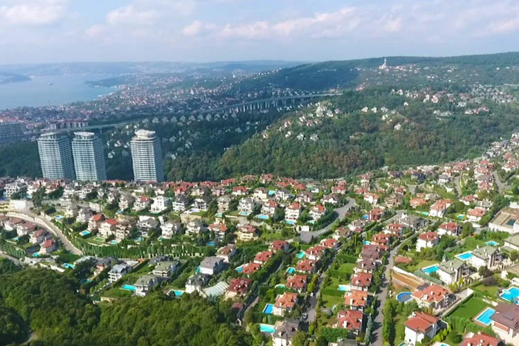 Fenerbahçeli futbolcu Mesut Özil, kayınvalidesi Gülter Gülşe için Beykoz Acarkent'ten