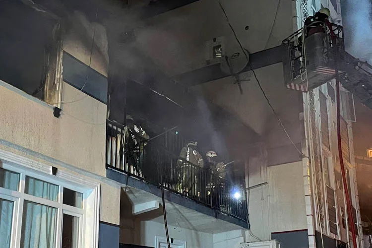 Beykoz Kavacık'ta gece alevlerle aydınlandı 2 beykozyangdb1 HXo6mpIUA6