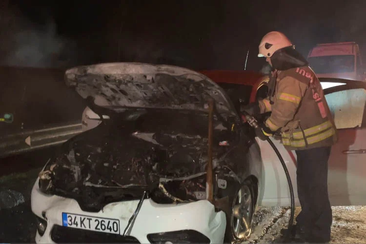 Gece saatlerinde TEM Otoyolu Beykoz Kavacık mevkiinde meydana gelen araç