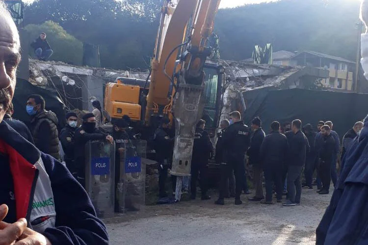 Beykoz'da bir süredir devam eden konut yıkımlarına bugün bir yenisi