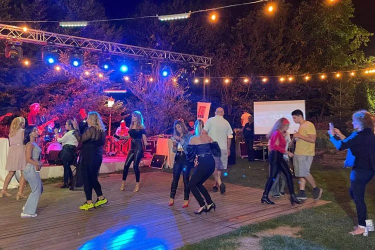 Acarkent Rotary Kulübü, destekçileriyle birlikte organize ettiği gecede çocuk felci