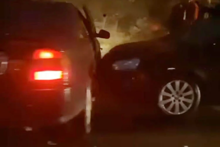 Beykoz Çubuklu'da akşam saatlerinde üç otomobilin karıştığı zincirleme trafik kazası