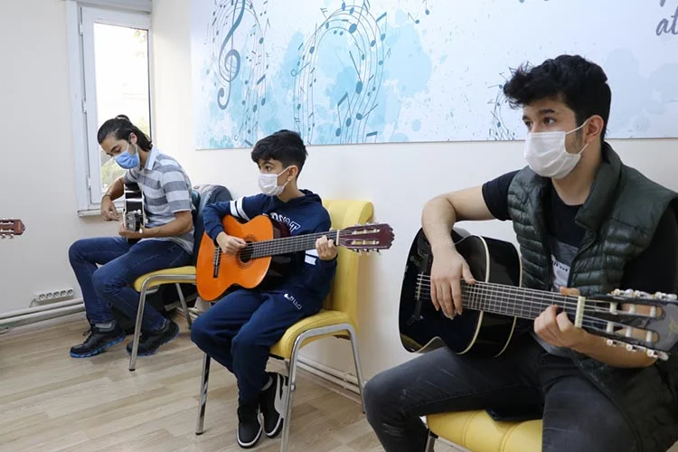 Beykoz’da hobi edinmek, yeteneklerini nitelikli kültür- sanat eğitimleriyle geliştirmek isteyen