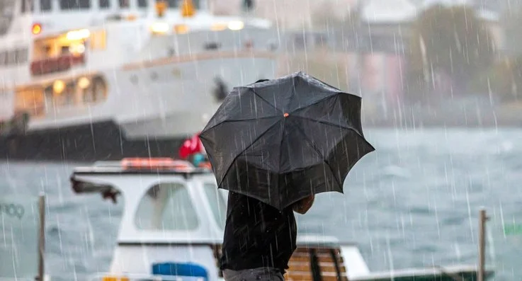 İstanbul’da hafta sonu fırtına ve yağışlı hava etkisini gösterecek. AKOM