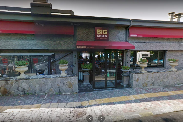 Anadoluhisarı Sabancı Öğretmen Evi’nin hemen yanında bulunan Big Chefs Restaurant’ta