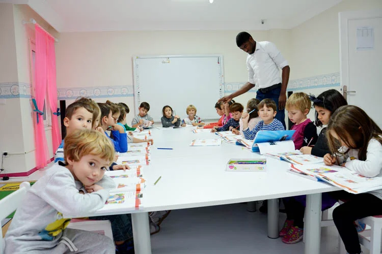 Türkiye'de en çok tartışılan eğitim sistemini masaya yatıran Dost Beykoz,