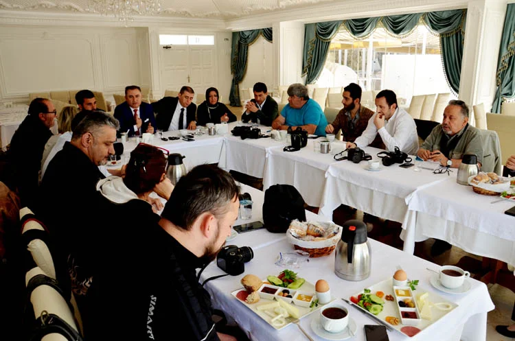 AK Parti Beykoz İlçe Başkanı Mustafa Gürkan, düzenlediği basın toplantısıyla