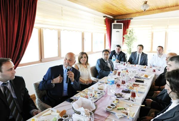 Türk basın dünyasının duayen isimlerinden Mehmet Ali Birand hayatını kaybetti.