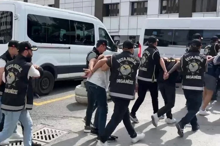 Beykoz'da otoyolun kenarında patlamamış 2 el bombası bulunmasına ilişkin gözaltına