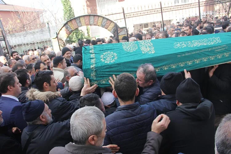 Eğitim camiası Müdür Bozbay’ı yalnız bırakmadı 1 bozbay cenaze 5 axvXpau