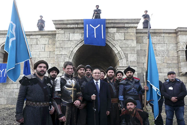 Bekir Bozdağ Riva’daki dizi setini ziyaret etti 1 bozdag ertugrul E 1VLQNJV