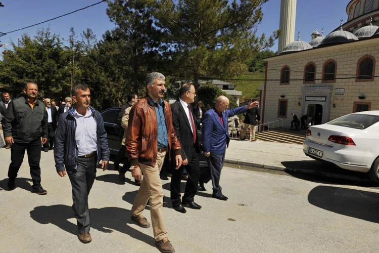 Beykoz Belediye Başkanı dert dinliyor 1 bulusma devam