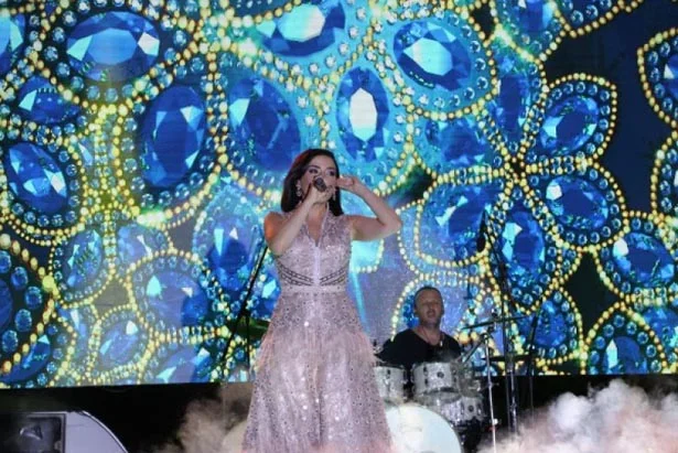 Tarihi Küçüksu Çayırı’nda Burcu Güneş konseri 3 burcu manset haber