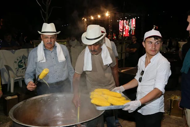 Tarihi Küçüksu Çayırı’nda Burcu Güneş konseri 2 burcu manset haber 3 HlgGyWjScY