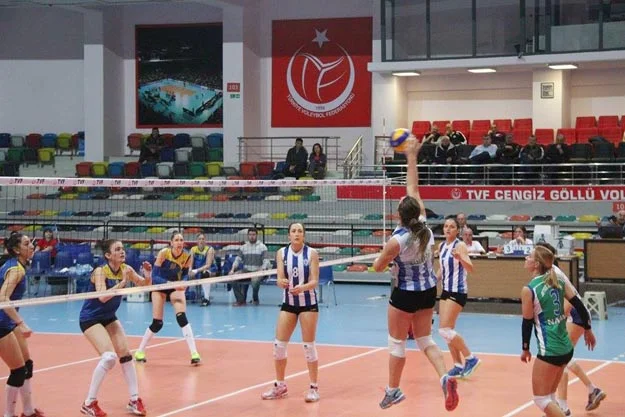 Bursa Cengiz Göllü Spor Salonunda oynanan mücadelede Beykoz Belediyesi, bir