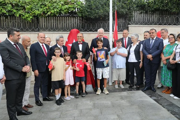 Beykoz Anadolu Hisarı'na Atatürk büstü dikildi 1 bust22 nRNOCB1lkB