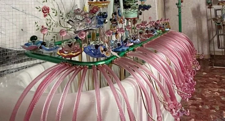 Egemen Cam Atölyesi'nde Mehmet Kömürcü ve Sema Topaloğlu'nun işbirliğinde üretilen