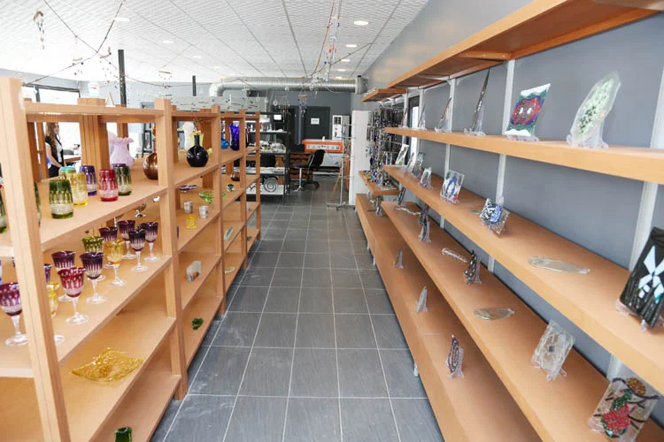 Beykoz'da açılan "Riva Cam Sanat Merkezi"nde, ilçeye özgü cam sanatı