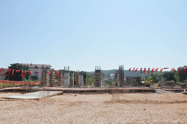 Beykoz'un gururu Muhammet Polat Hoca'nın dualarıyla başlayan temel atma töreninde