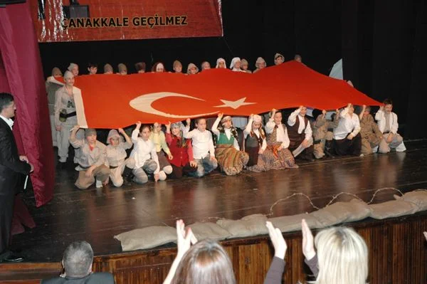 İshakağa İlköğretim Okulu öğrencileri tarafından Ahmet Mithat Efendi Kültür Merkezi’nde