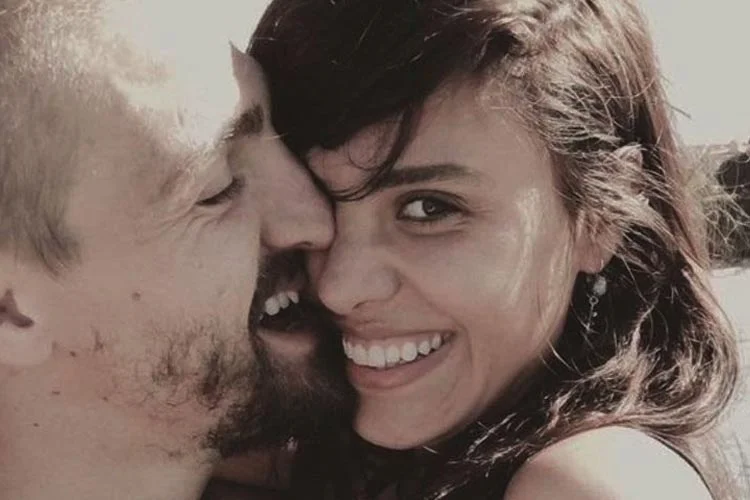 Geçen hafta Emirgan’daki evlerinde hırsızlık şoku yaşayan Caner Erkin ve