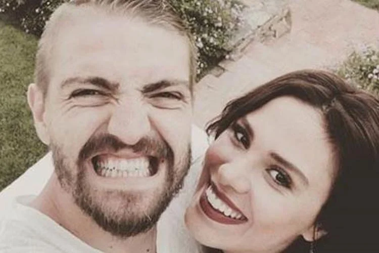 Beşiktaş’ın yıldız futbolcusu Caner Erkin’in, oyuncu eşi Şükran Ovalı ile