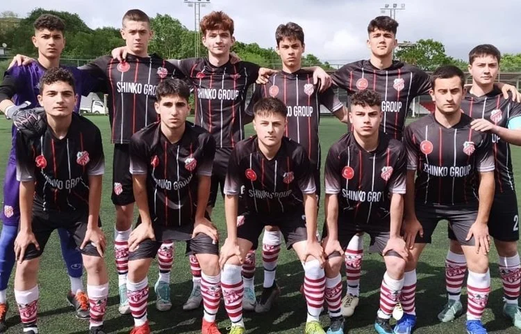 İstanbul Amatör Ligleri U17 Yaş A Kategorisi 17.Grubunda zirve yarışının