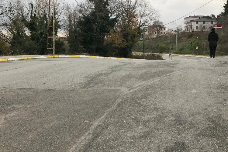 Beykoz Çavuşbaşı Çengeldere Mahallesi’ndeki asfalt yolda hız kesicilerin olmaması bölge