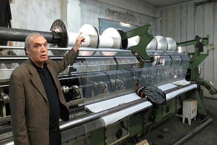 Beykoz Çavuşbaşı Çengeldere Mahallesi’ndeki tekstil fabrikasına giren hırsızlar güvenlik kamerasına