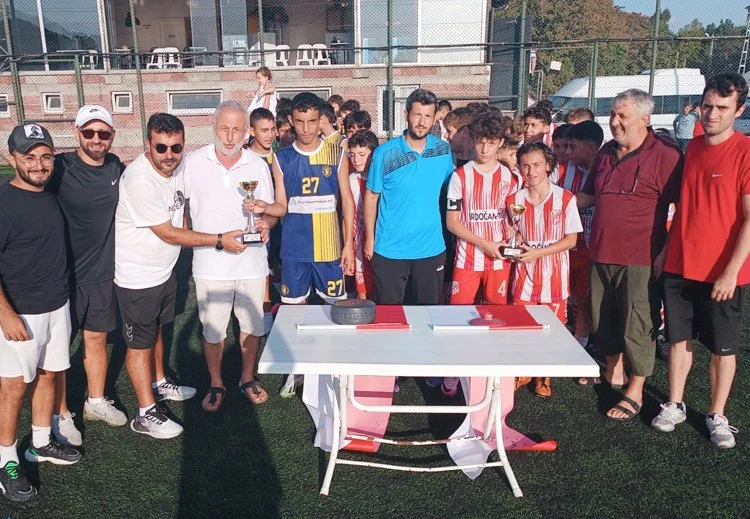 Çavuşbaşı Spor Kulübü tarafından tesislerinde düzenlenen U14 Yaş Futbol Turnuvasında
